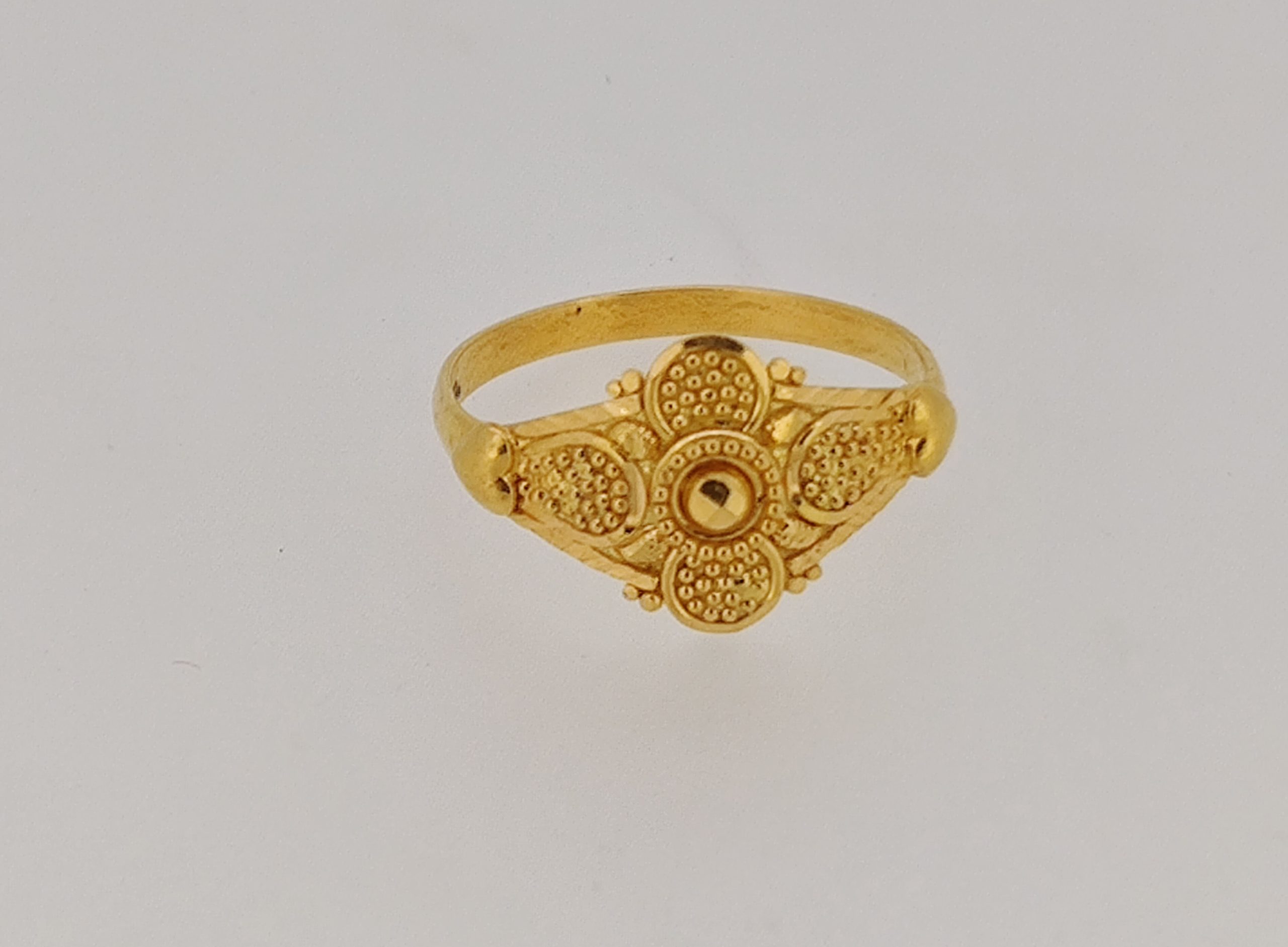 Shop Latest Gold Rings Online in India - Joyalukkas